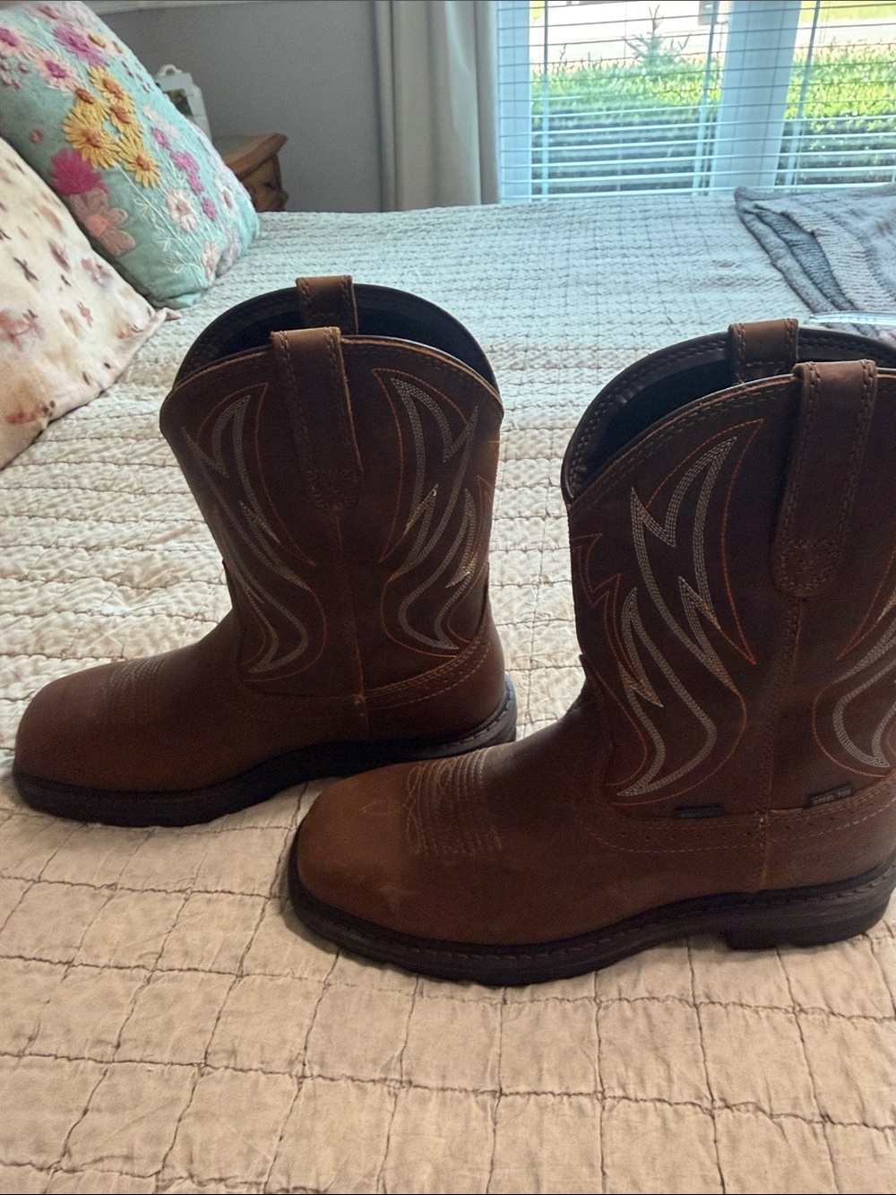 Ariat Brown menWestern Pull-On Boots with Embroidered Stitching